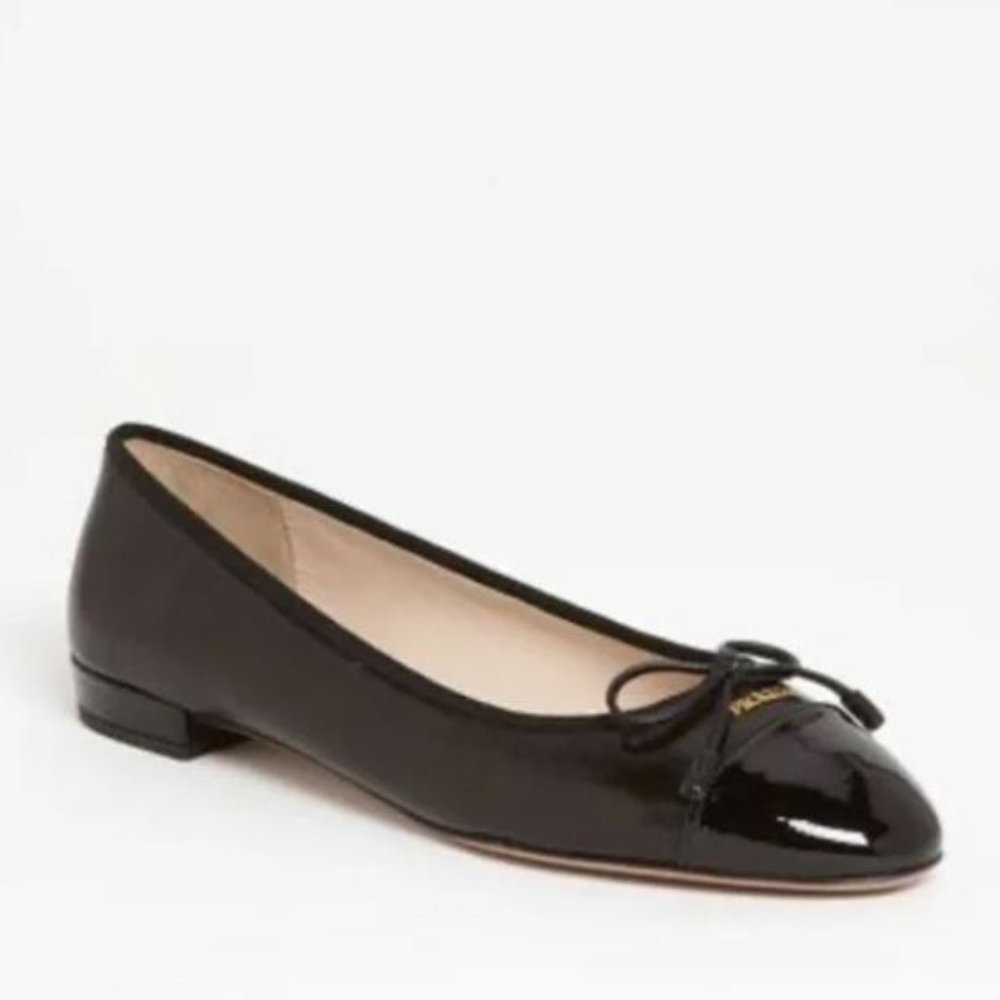 PRADA Cap-Toe Black Leather Ballet Flats size 38.5